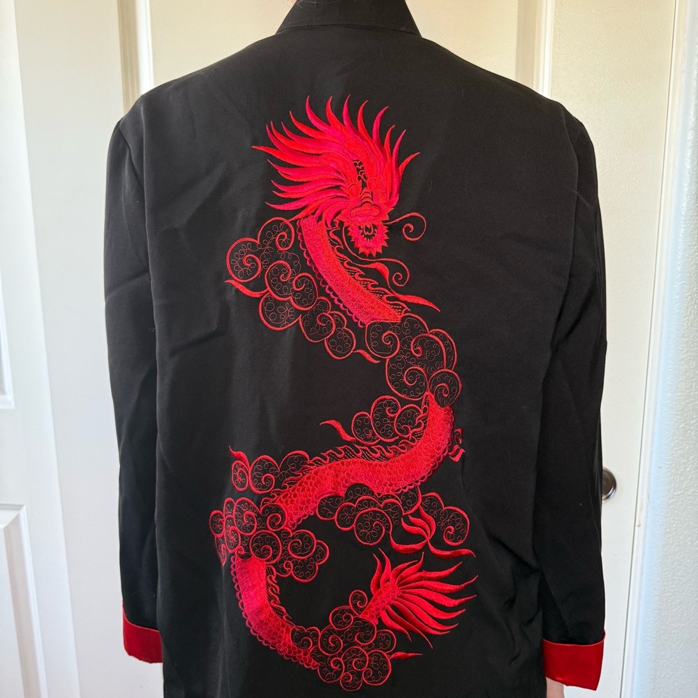 🐲GORGEOUS Black and Red Dragon 🐉 red satin lined Embroidered Long Jacket L